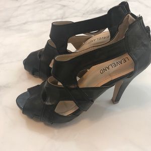 Leaveland Black Heels